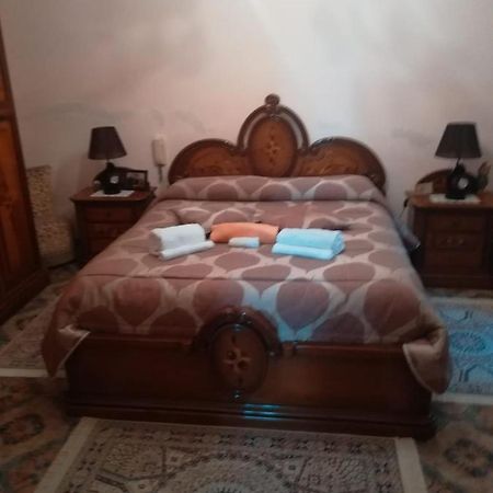Rent Room Joe Via Dante 77 Solarino Bagian luar foto