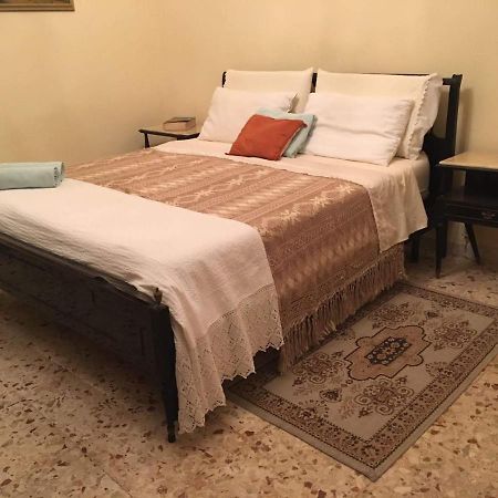 Rent Room Joe Via Dante 77 Solarino Bagian luar foto