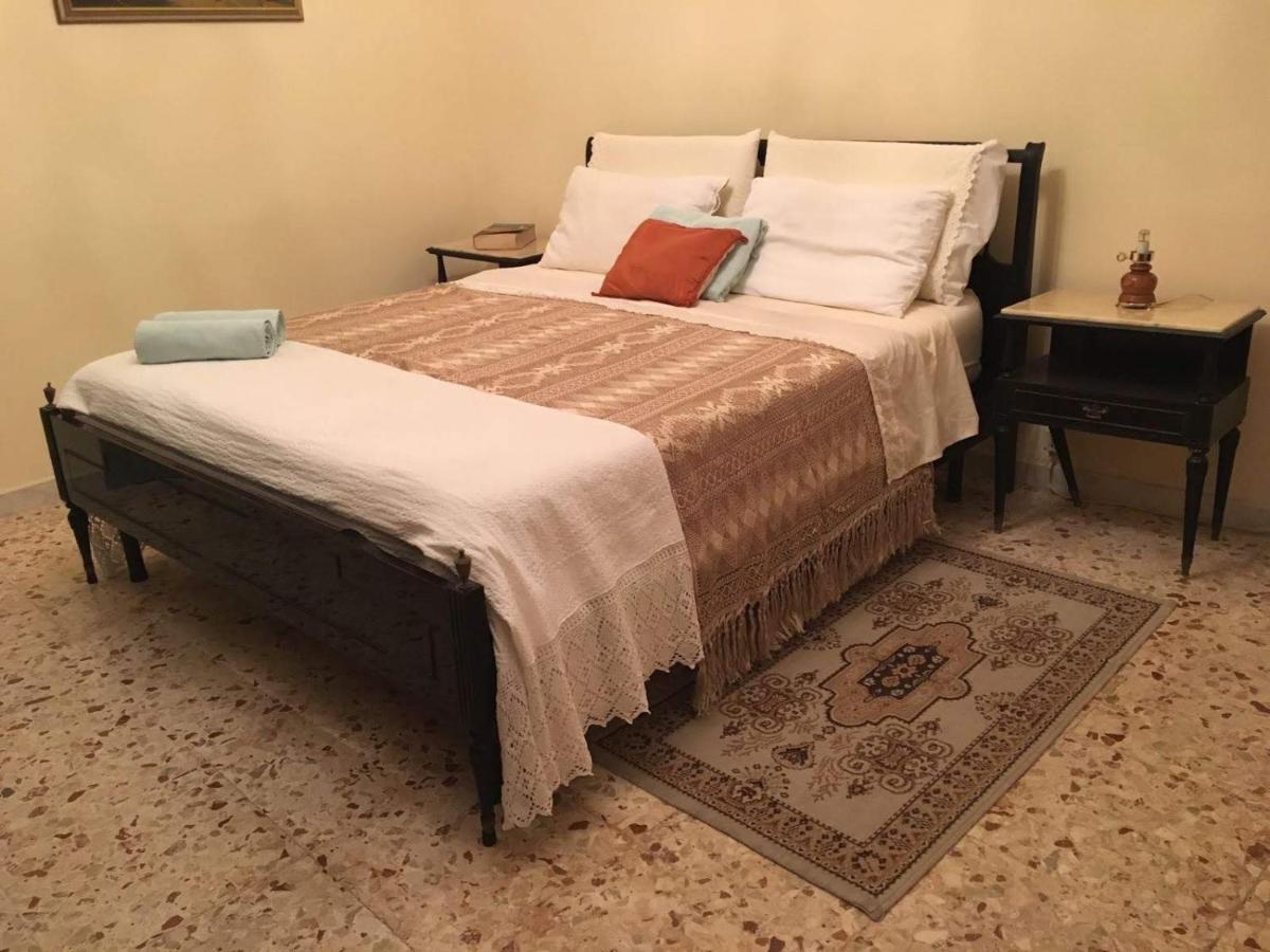 Rent Room Joe Via Dante 77 Solarino Bagian luar foto